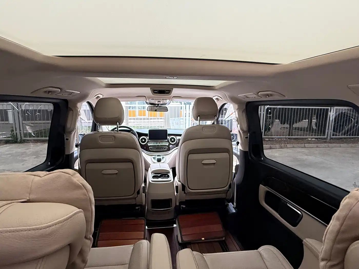 Mercedes-Benz V-Class 2018 V 260 Premium Edition China VI фото 8