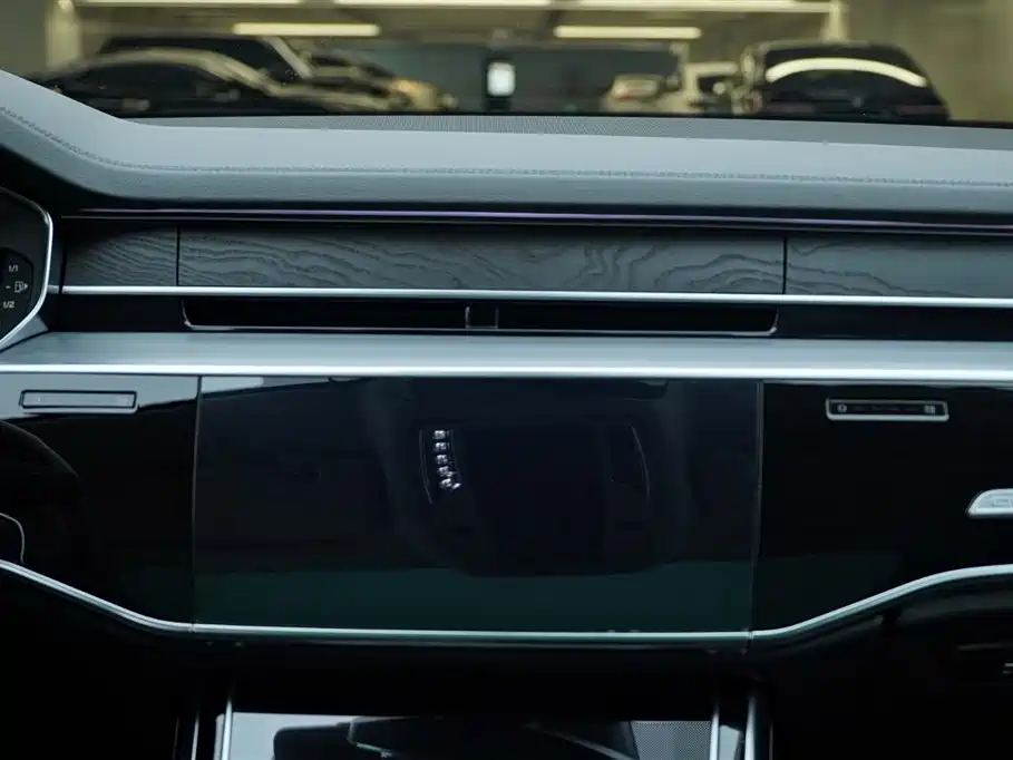 Audi A8 2023 A8L 45 TFSI quattro Luxury фото 18