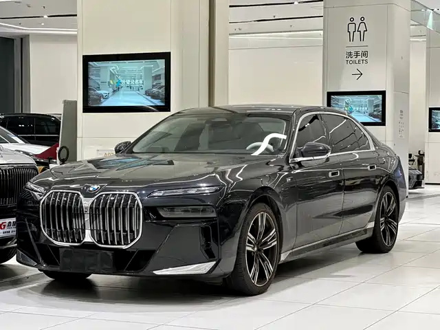 BMW 7 SERIES