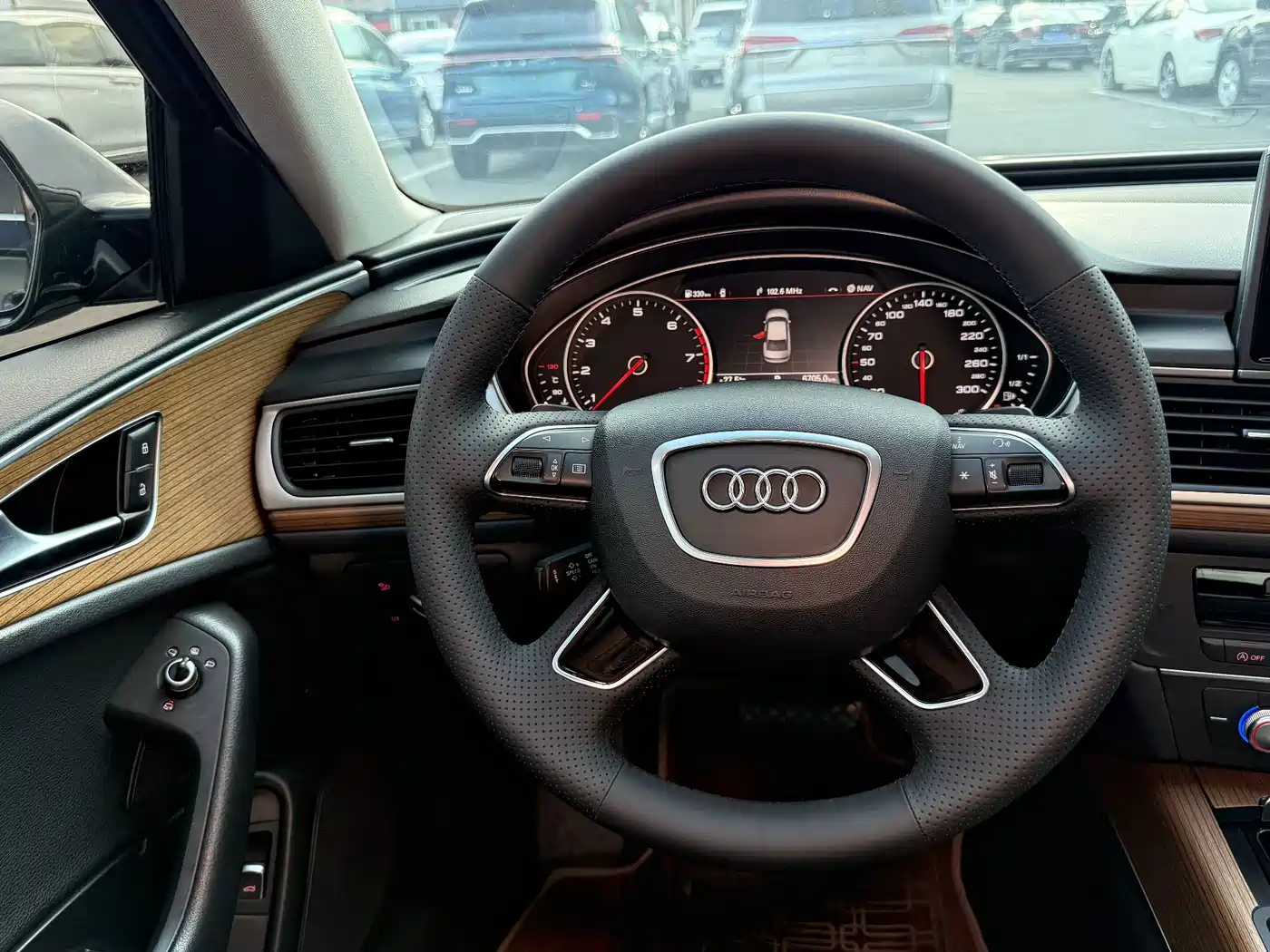 Фото 15 - Audi A6L