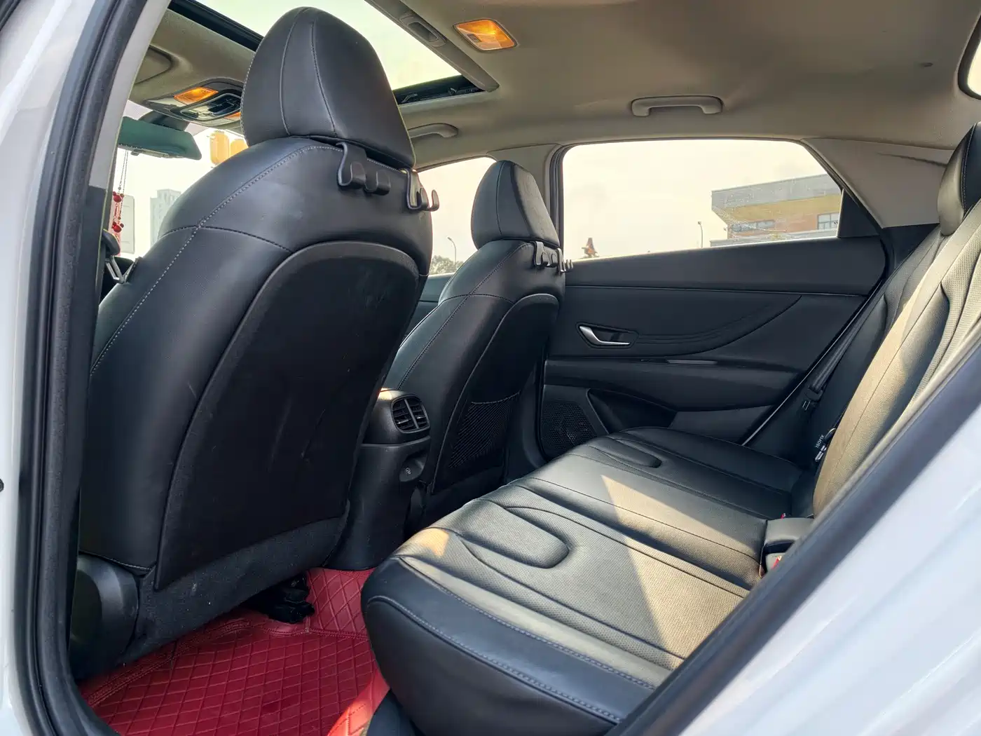 Hyundai Elantra 2023 Model 1.5L CVT LUX Premium Edition фото 10