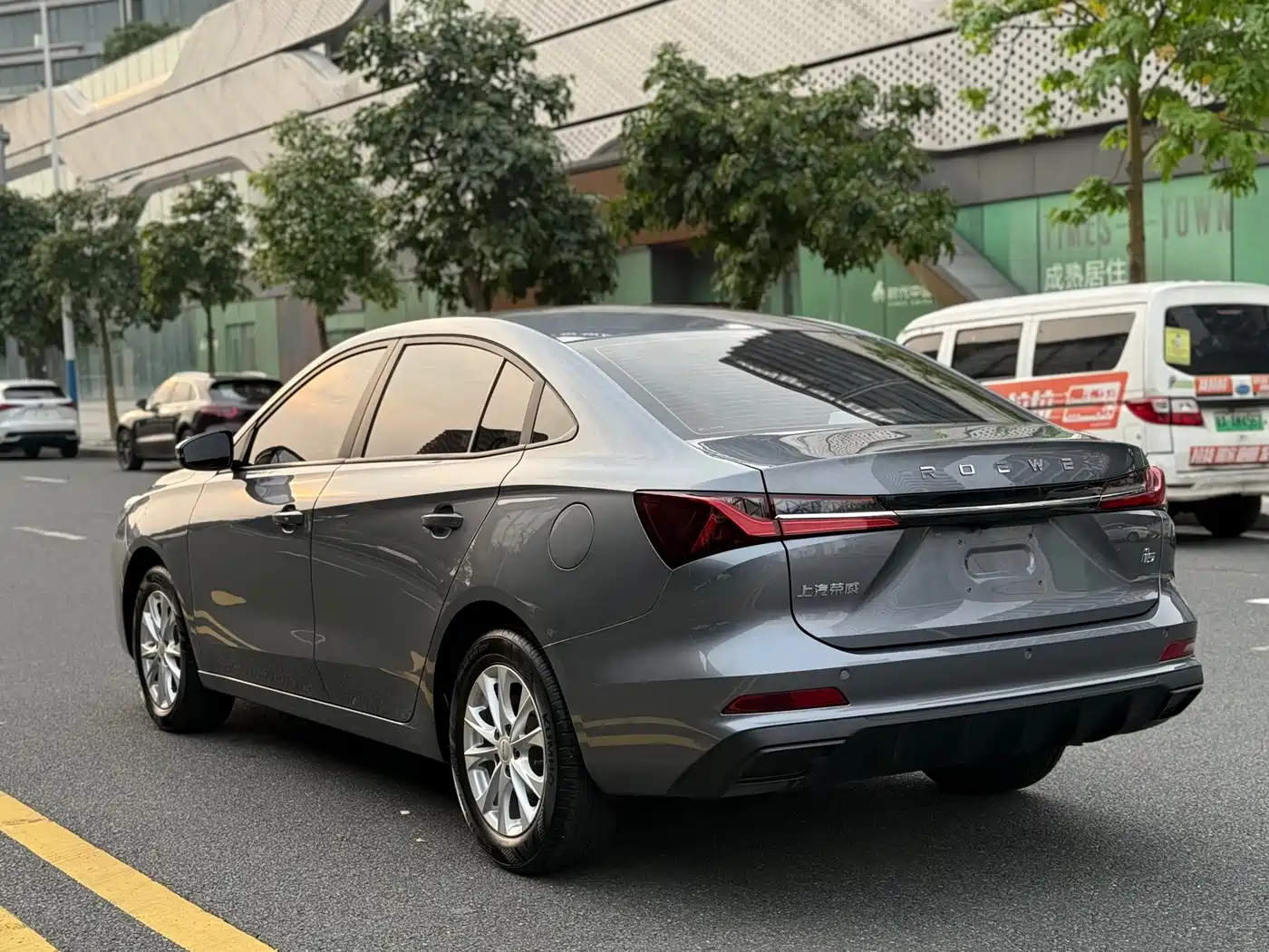 Roewe i5 2025 2023 1.5L Manual Comfort Edition