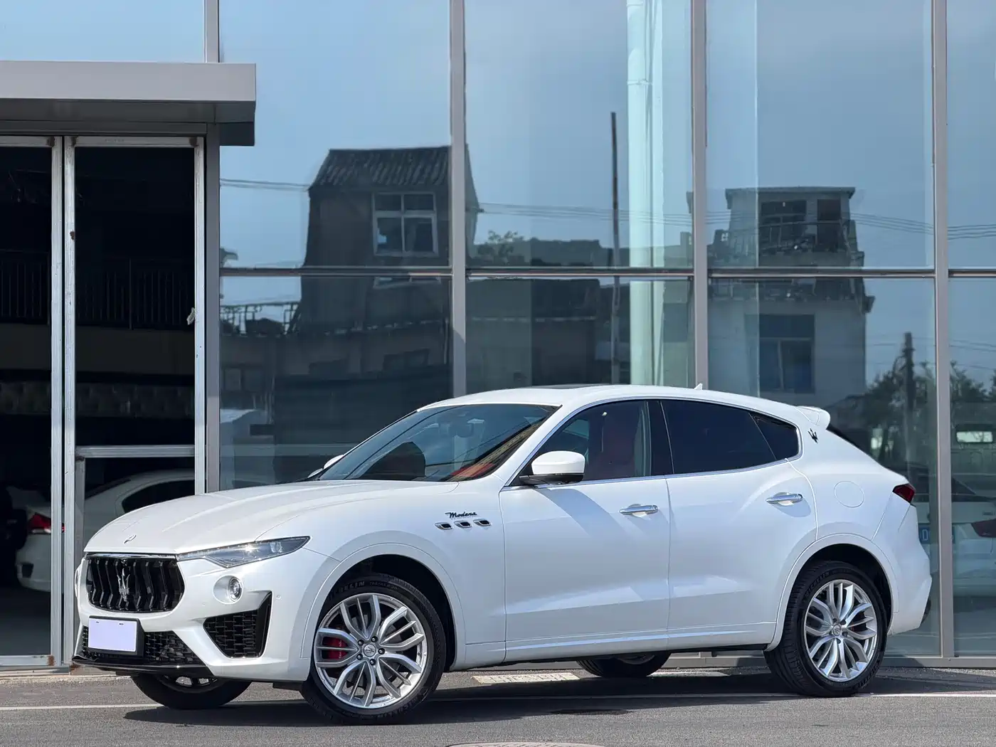 Фото 1 - Maserati Levante