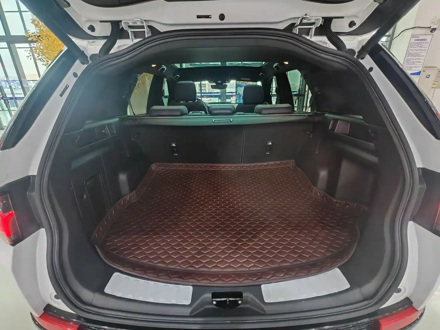 Land Rover Discovery Sport 2023 249PS R-Dynamic S Performance Version фото 25