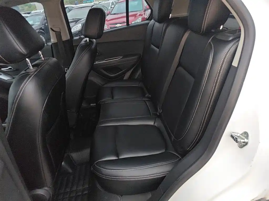 Chevrolet Trax 2016 1.4T Automatic 2WD Comfort Sunroof Edition фото 17