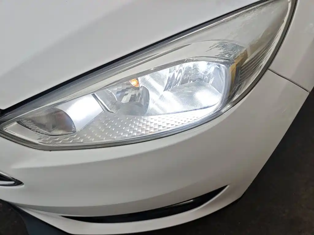 Фото 24 - Ford Focus