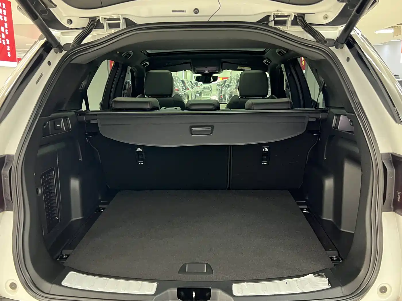 Land Rover Discovery Sport 2022 Model 249PS R-Dynamic S Performance Edition 5-Seater фото 17