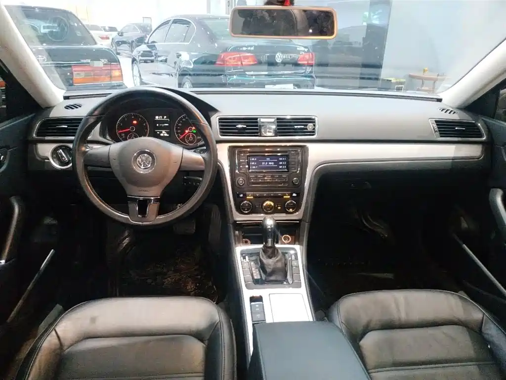 Volkswagen Passat 2014 1.8TSI DSG Luxury Edition фото 10