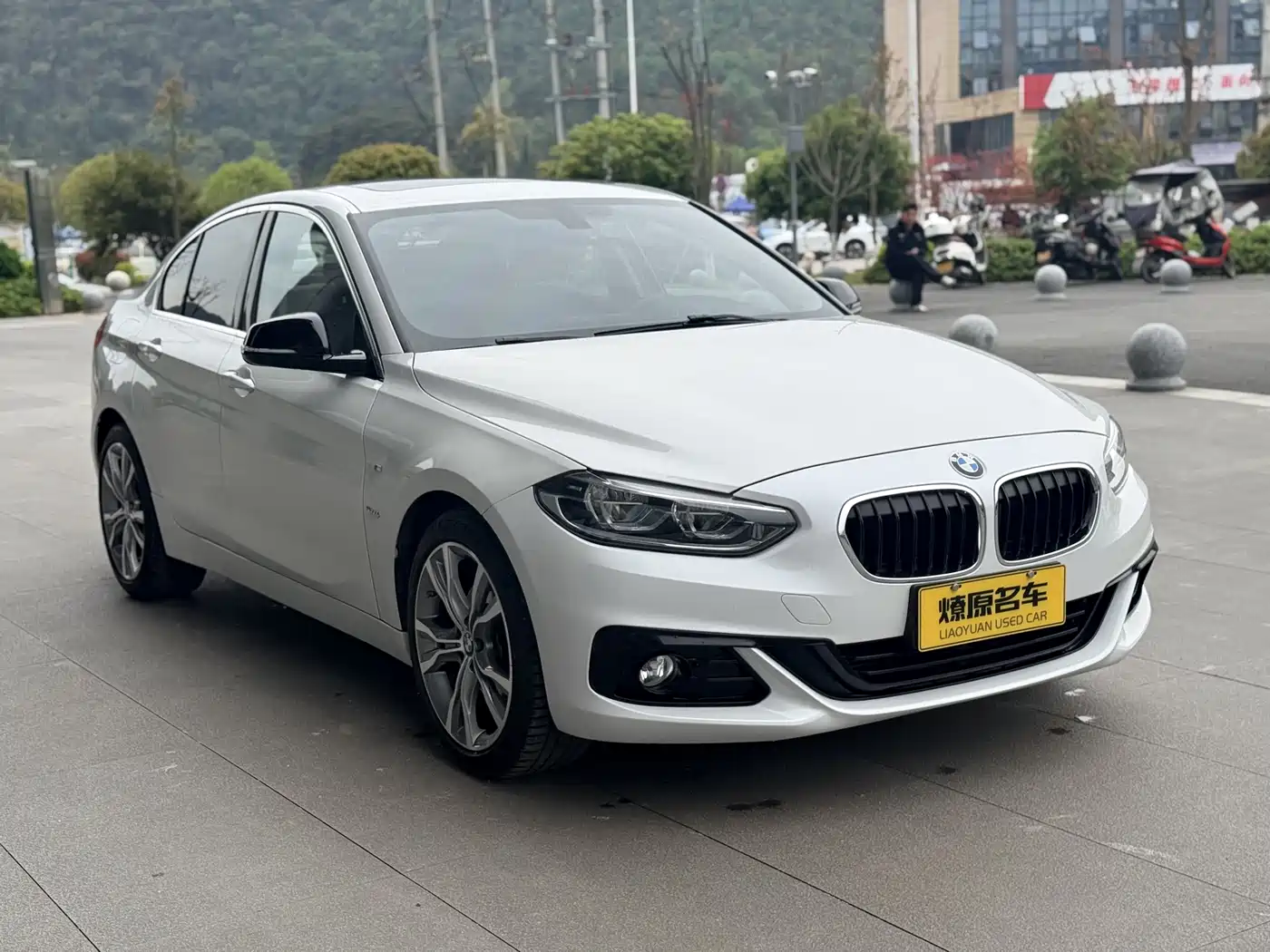 BMW 1 Series 2018 118i Sport Edition фото 3