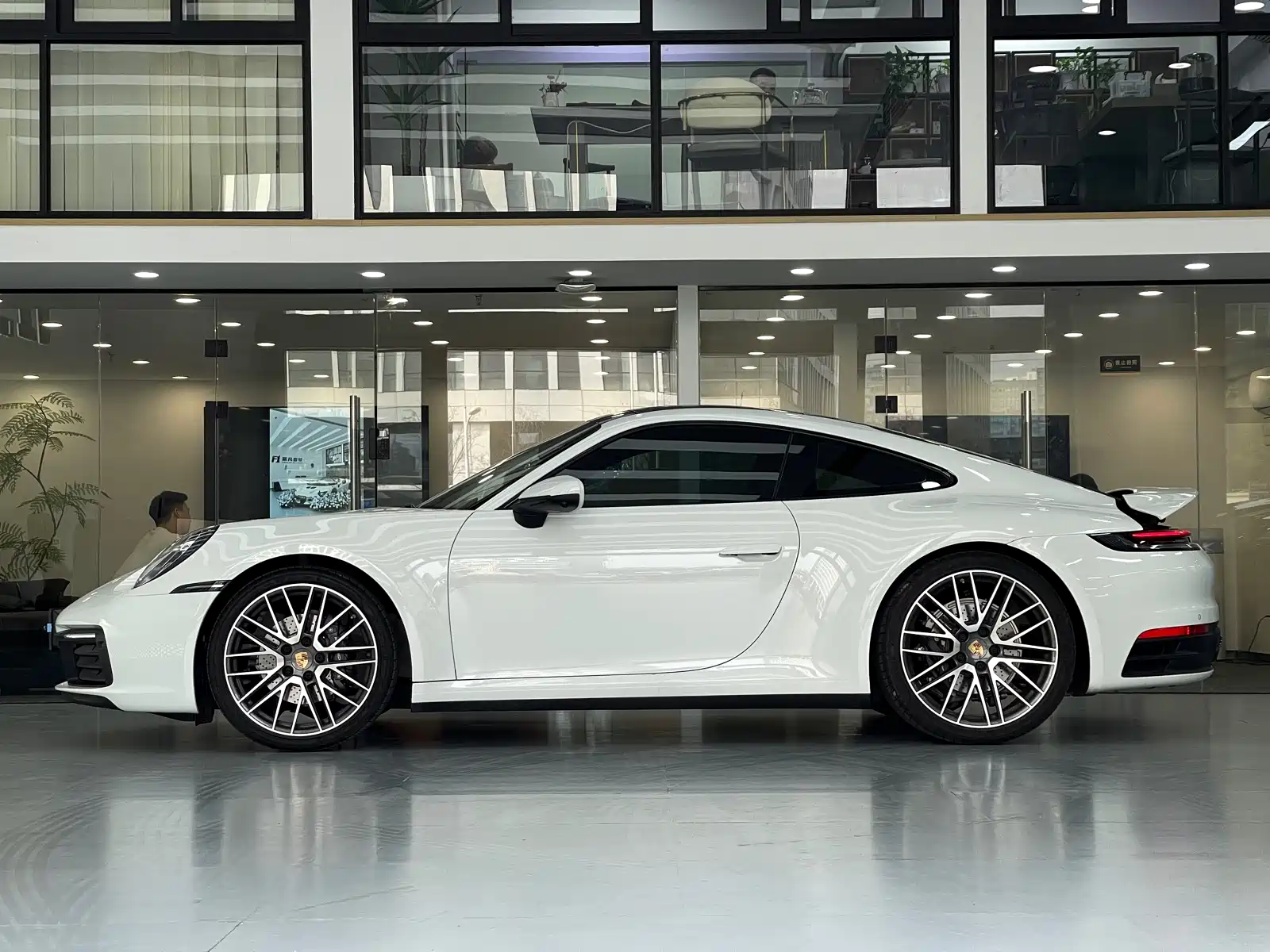 Фото 4 - Porsche 911