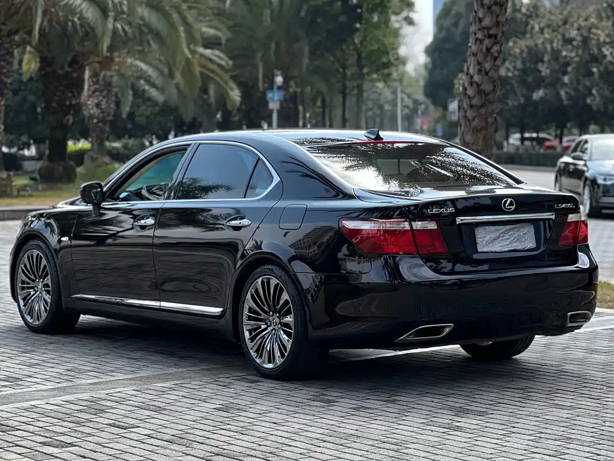 Lexus LS 2006 460L фото 17