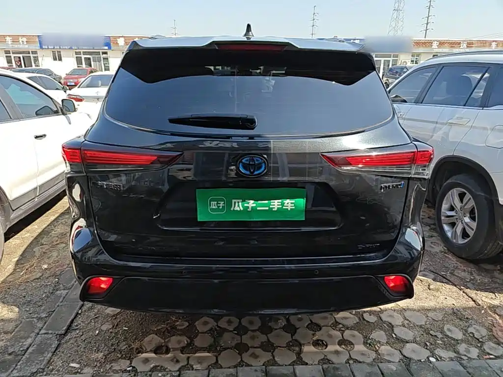 Toyota Highlander 2024 2023 2.5L Smart Hybrid AWD Knight Edition 7-Seater