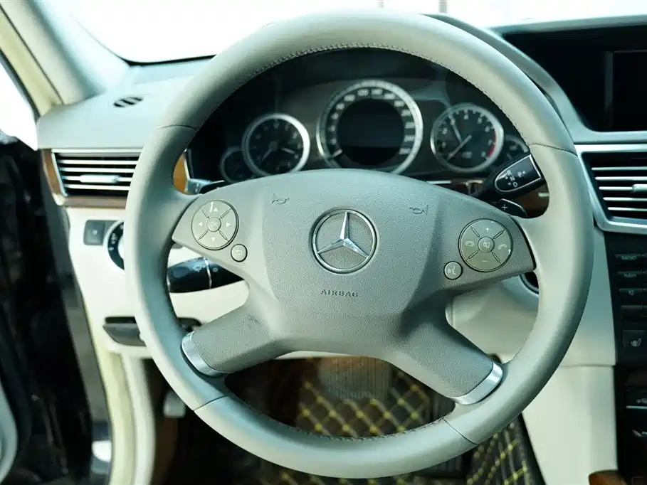 Mercedes-Benz E-Class 2012 E 300 L Elegance Model фото 23