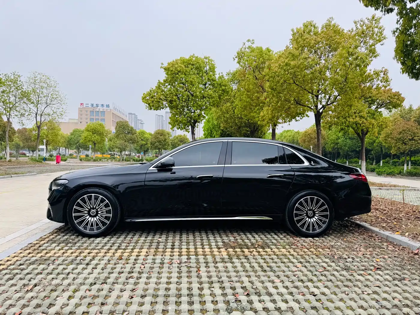 MERCEDES-BENZ E-CLASS