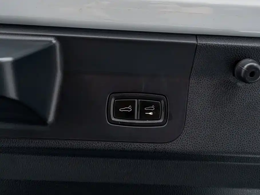 Фото 25 - Porsche Panamera