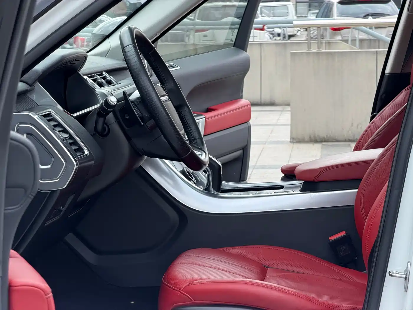 Land Rover Range Rover Sport 2016 Model 3.0 SC V6 HSE DYNAMIC фото 9