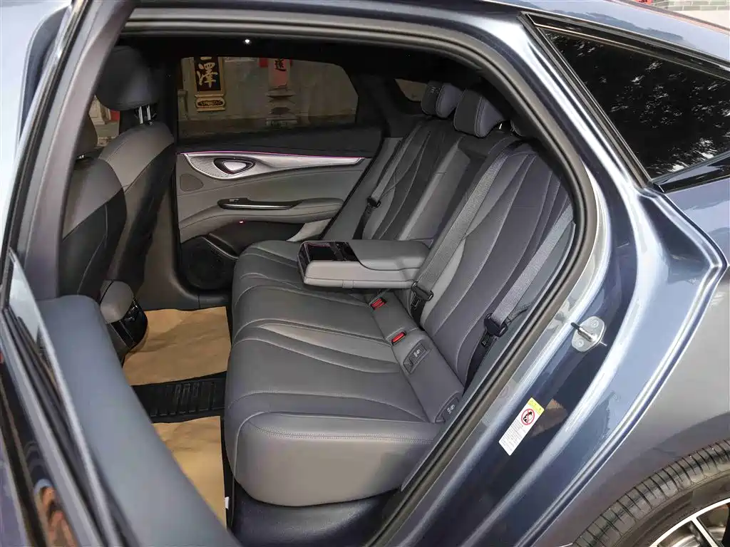 BYD Seal 2024 Glory Edition DM-i 1.5L 121km Luxury фото 26