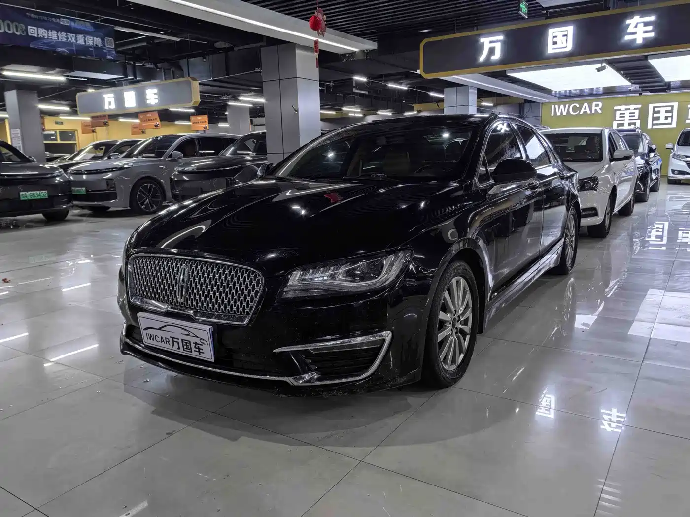 Фото 1 - Lincoln MKZ