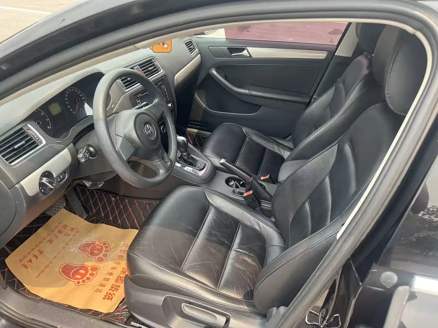 Volkswagen Sagitar 2012 1.6L Automatic Comfort Type фото 9