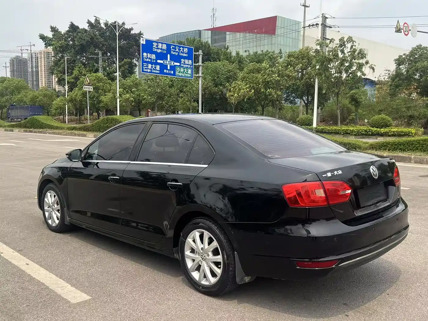 Volkswagen Sagitar 2012 1.6L Automatic Comfort Type фото 5