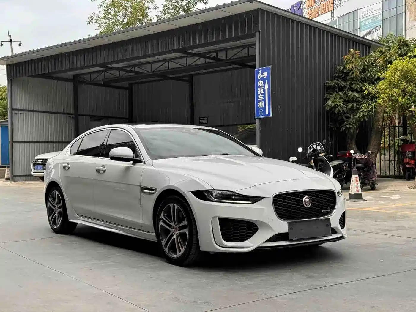 Jaguar XEL 2021 2.0T 250PS R-DYNAMIC S Progressive Sport Edition фото 3