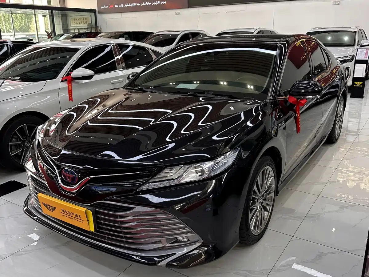 Toyota Camry 2019 Facelift Hybrid 2.5HG Luxury Edition фото 2