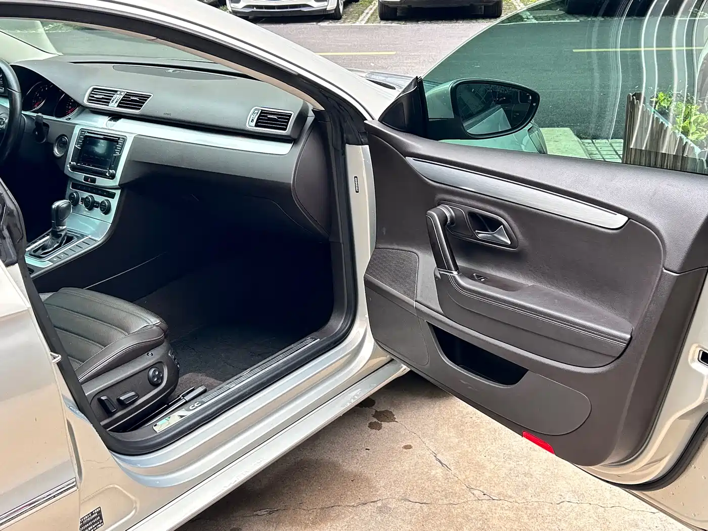 Volkswagen FAW-Volkswagen CC 2016 Model 1.8TSI Luxury фото 9