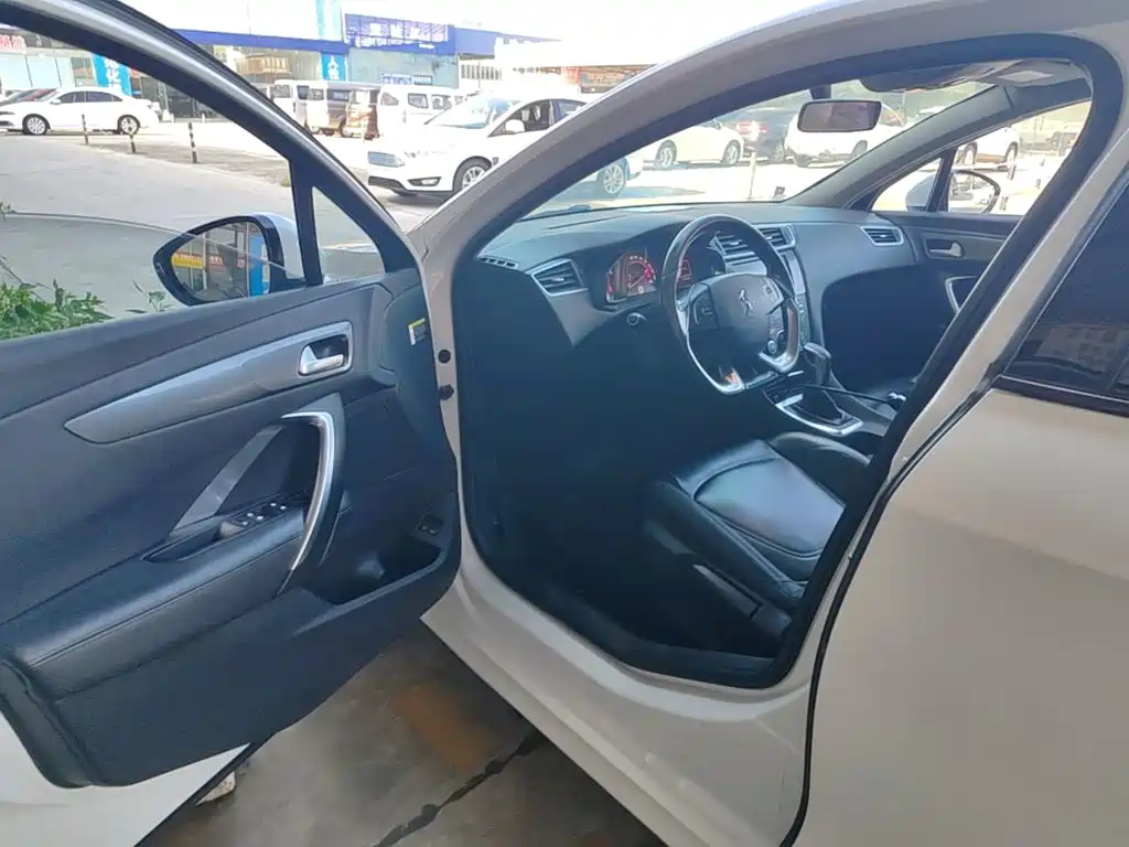 DS 5LS 2015 2015 1.6T Style THP160