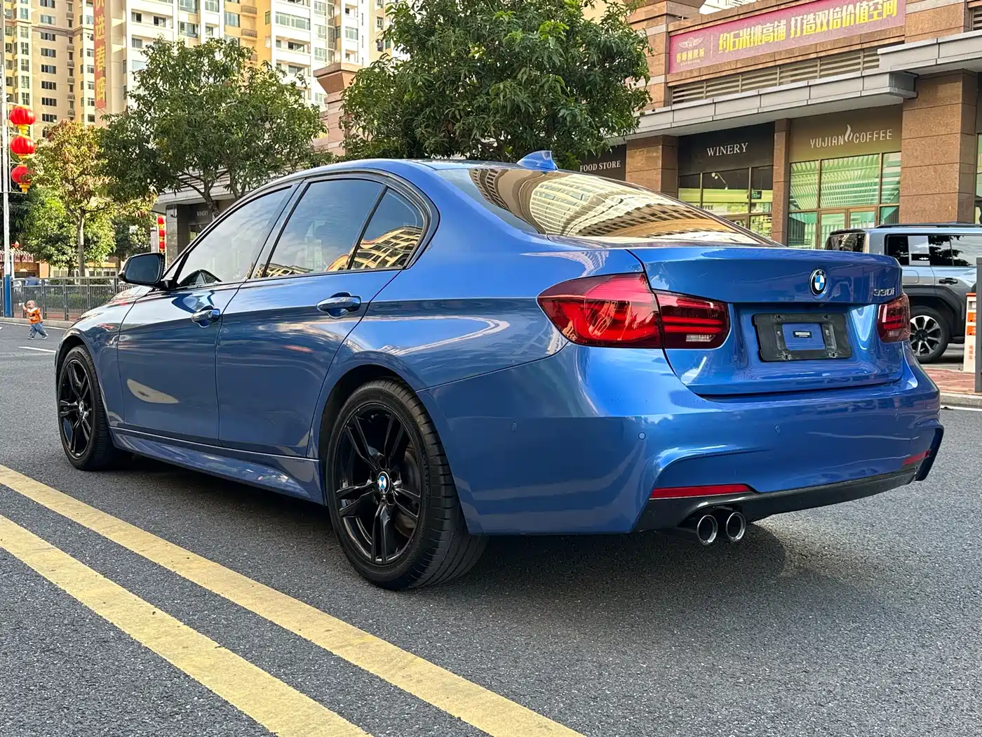 BMW 3 Series 2018 320i M Sport Black Night Edition фото 7