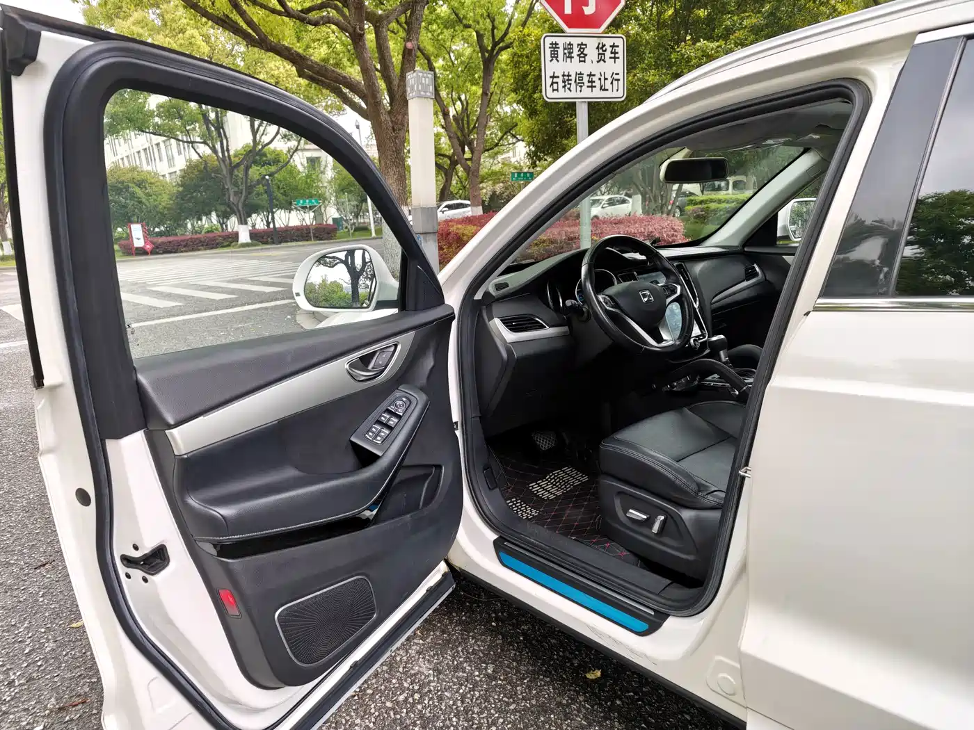 Zotye SR7 2016 2016 1.5T CVT Magic Cube Heart Edition China V