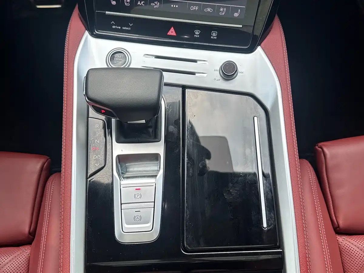 Фото 12 - Audi Q6