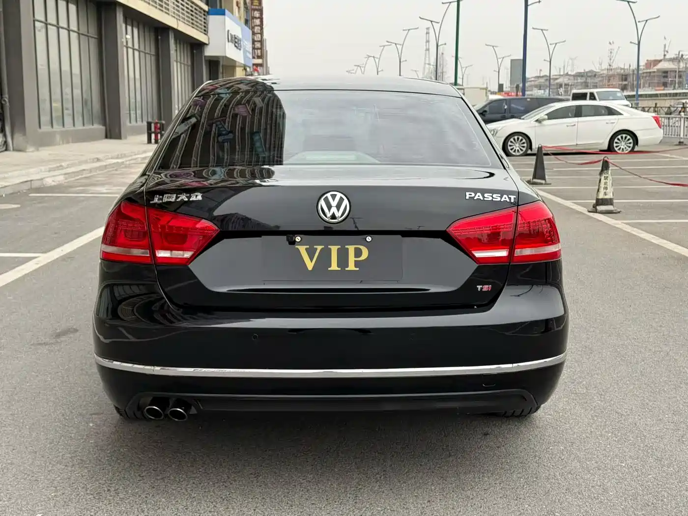 Volkswagen Passat 2015 1.8TSI DSG Honor Edition фото 5