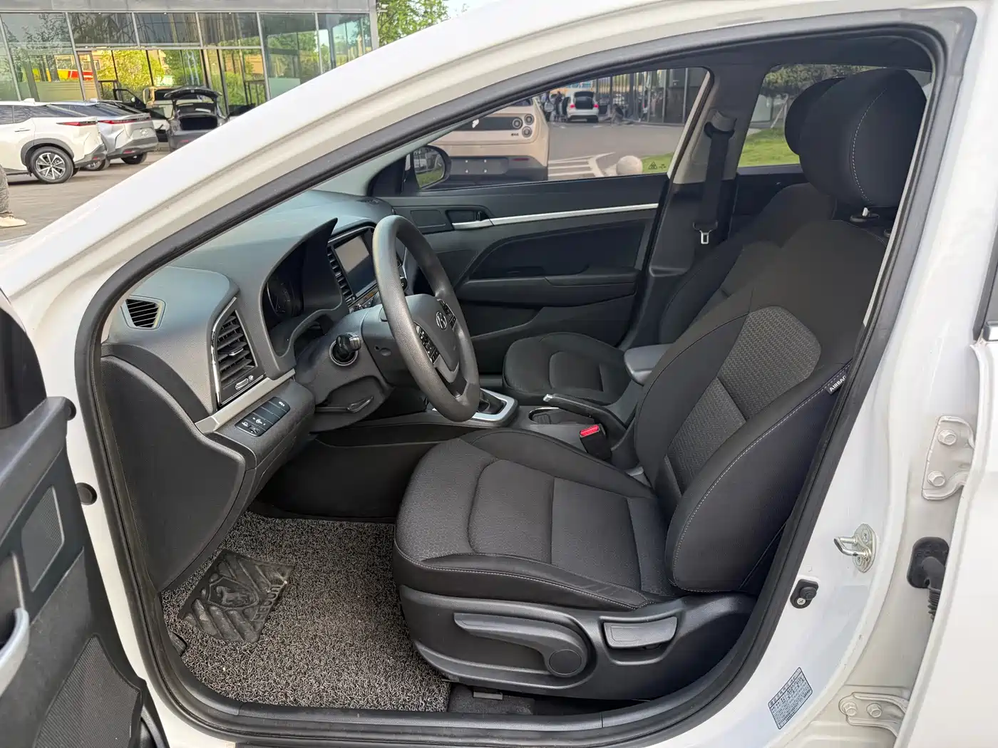 Hyundai Elantra 2016 Model 1.6L Automatic Smart Elite фото 5