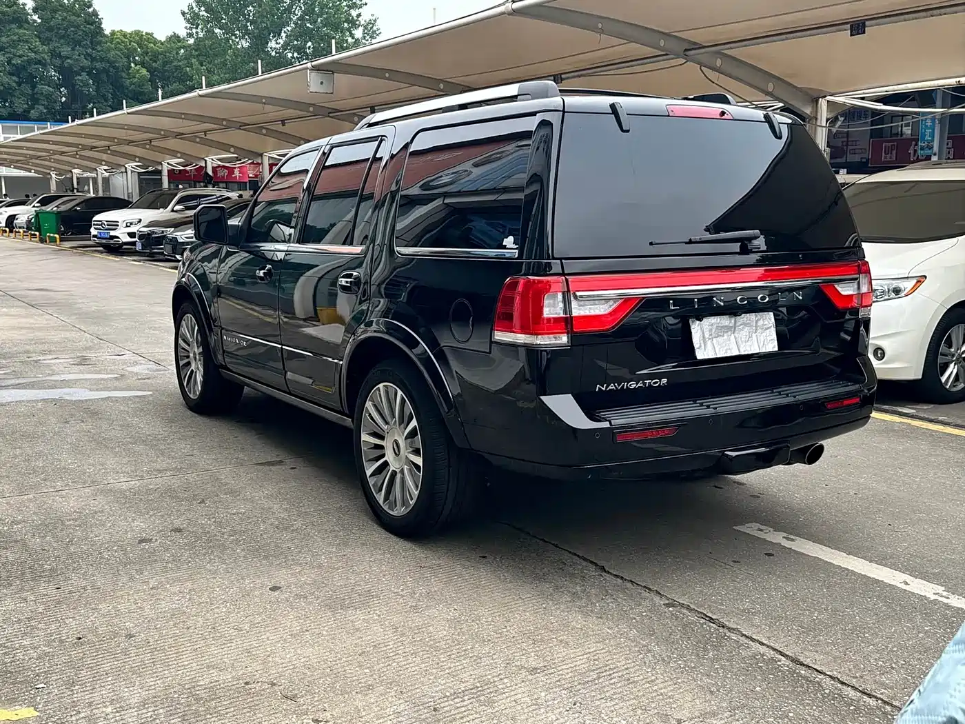 Фото 5 - Lincoln Navigator