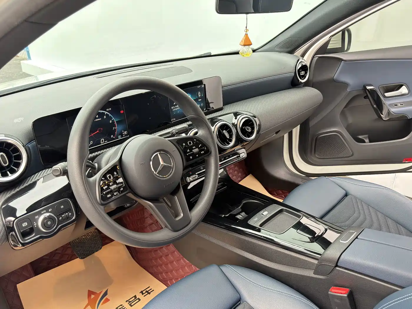 صورة 8 - Mercedes-Benz A-Class