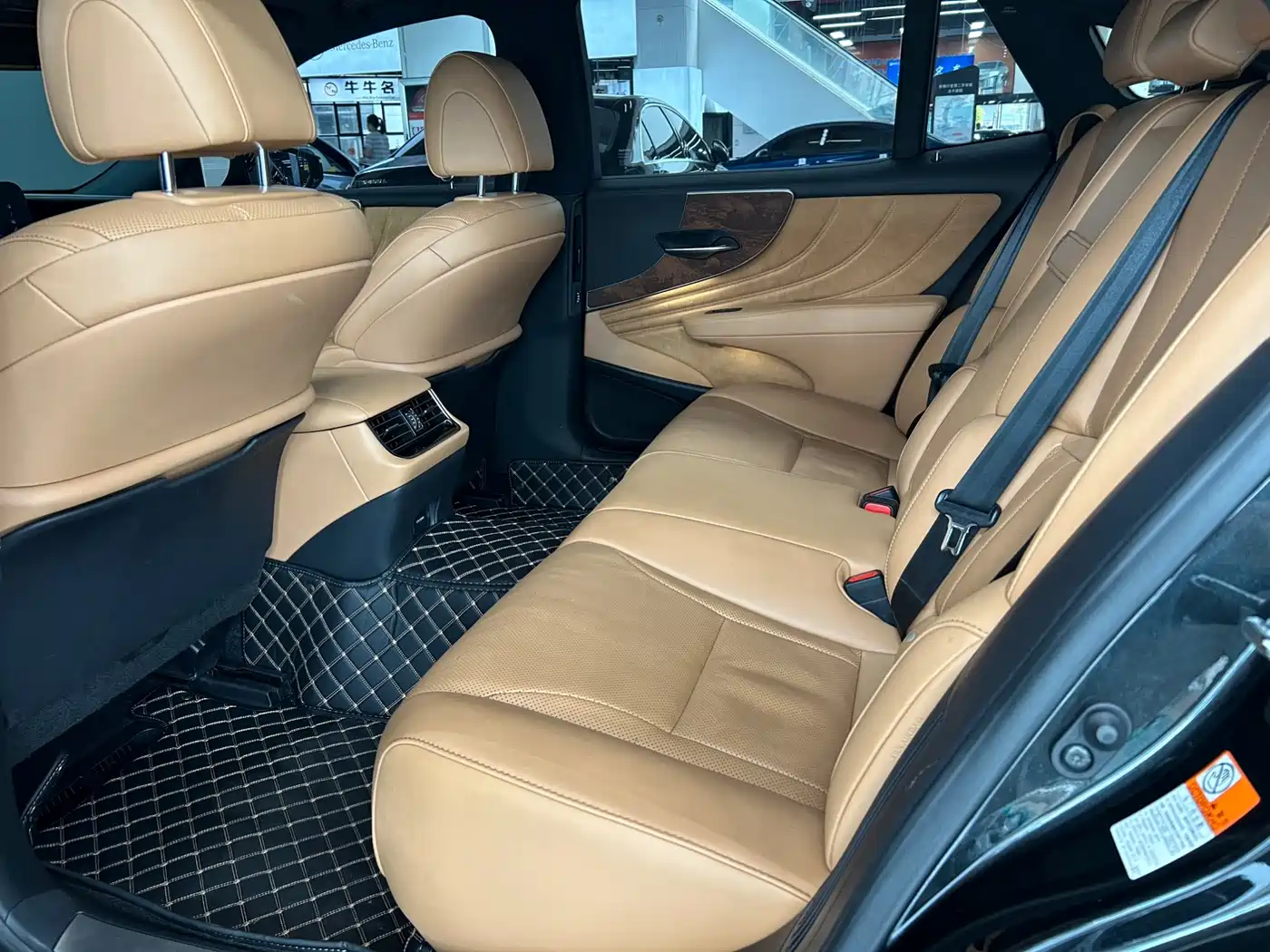 Lexus LS 2021 500h Excellence Edition фото 10