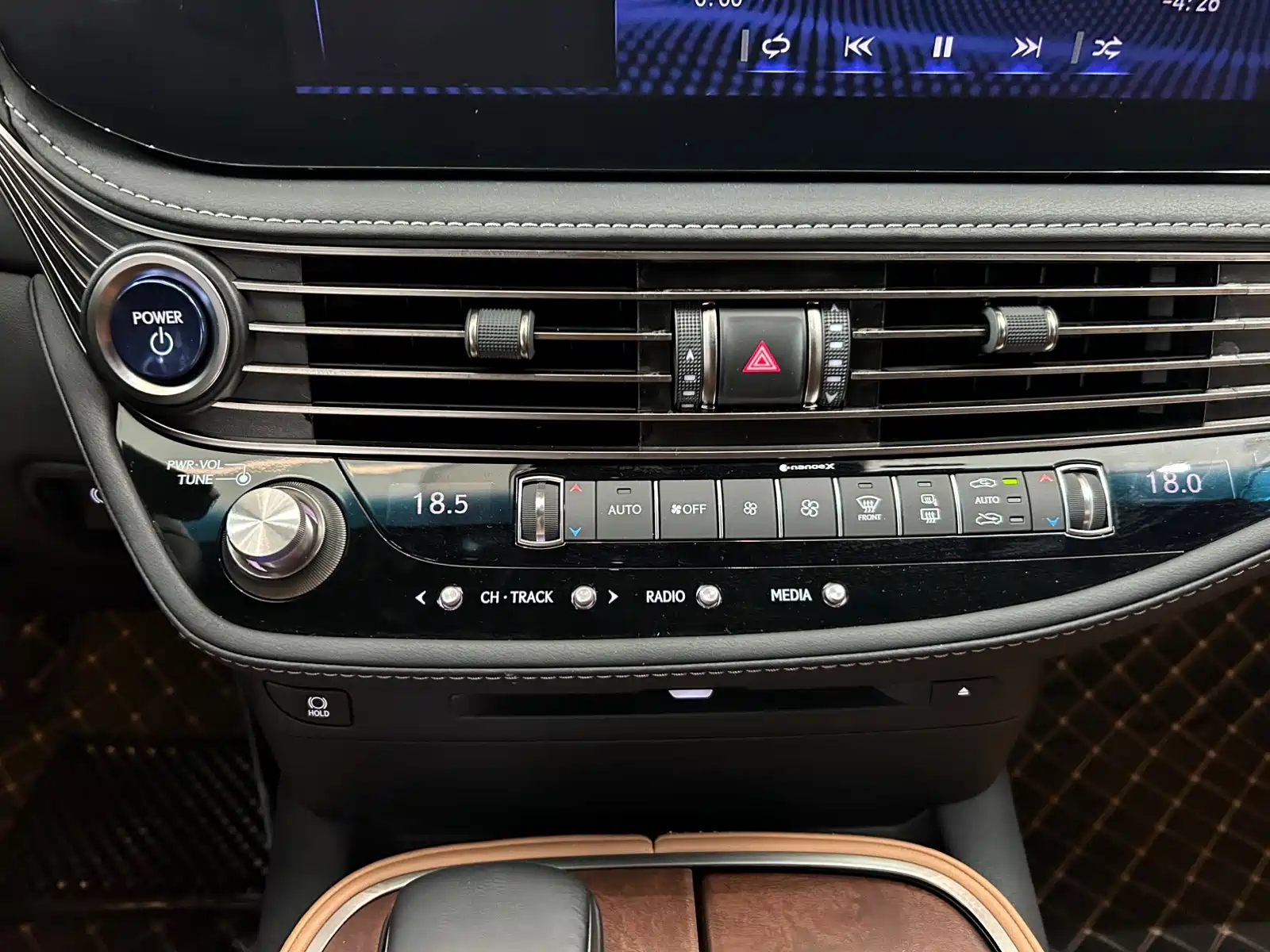 Фото 29 - Lexus LS