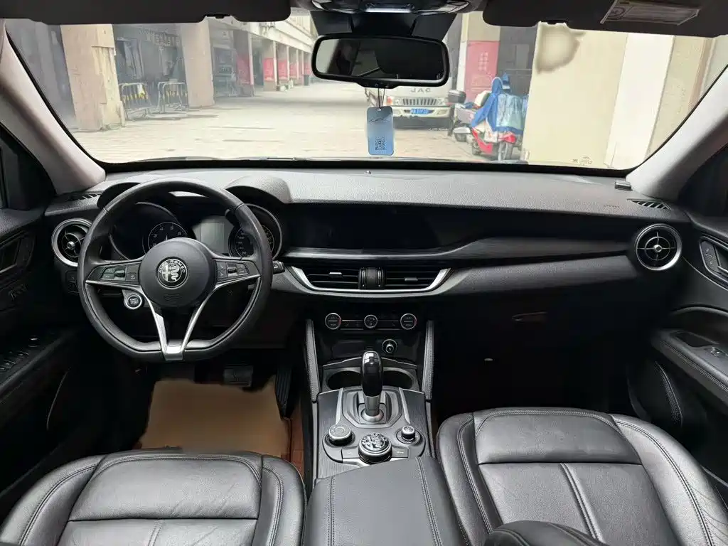 Alfa Romeo Stelvio 2019 2017 2.0T 200HP Elite