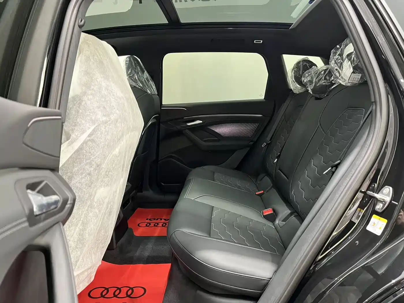 AUDI Q6L E TRON