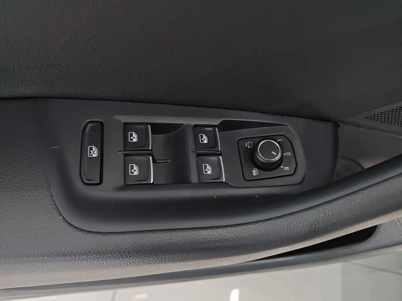 Volkswagen Magotan 2020 330TSI DSG Leading фото 17