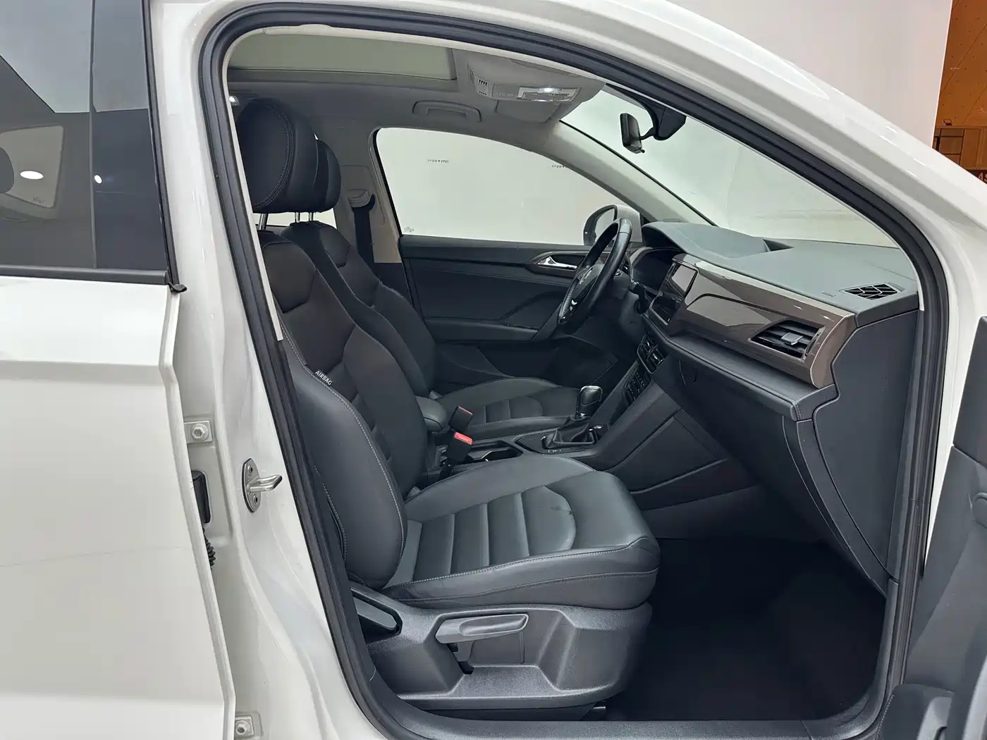 Volkswagen Tharu, миниатюра 10