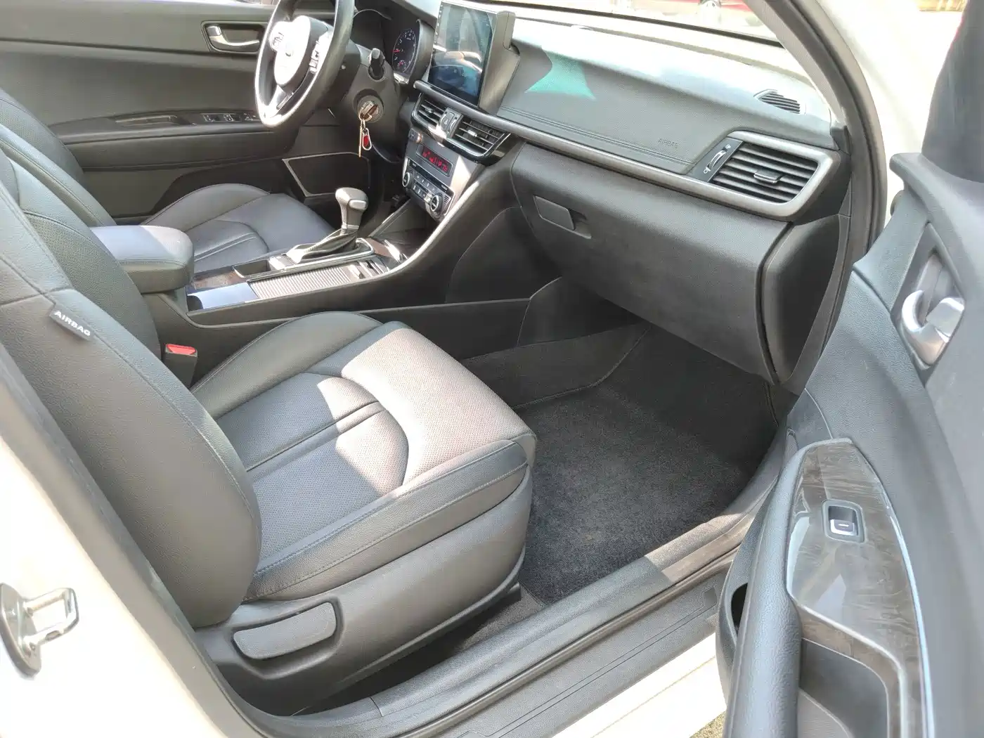 Photo 15 - Kia K5