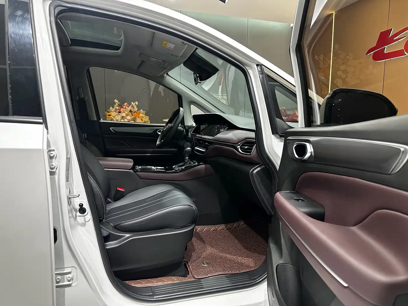 GAC Trumpchi Trumpchi M6 2025 2023 PRO 270T DCT Luxury Edition