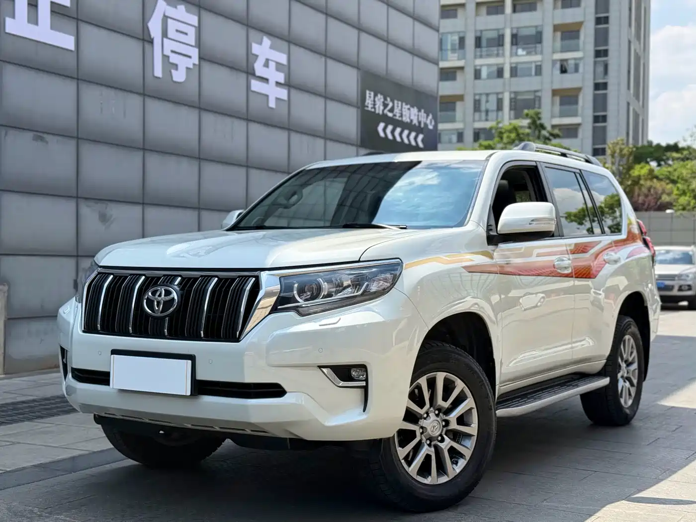 Toyota Prado 2018 3.5L Automatic TX-L Rear-mounted Spare Tire