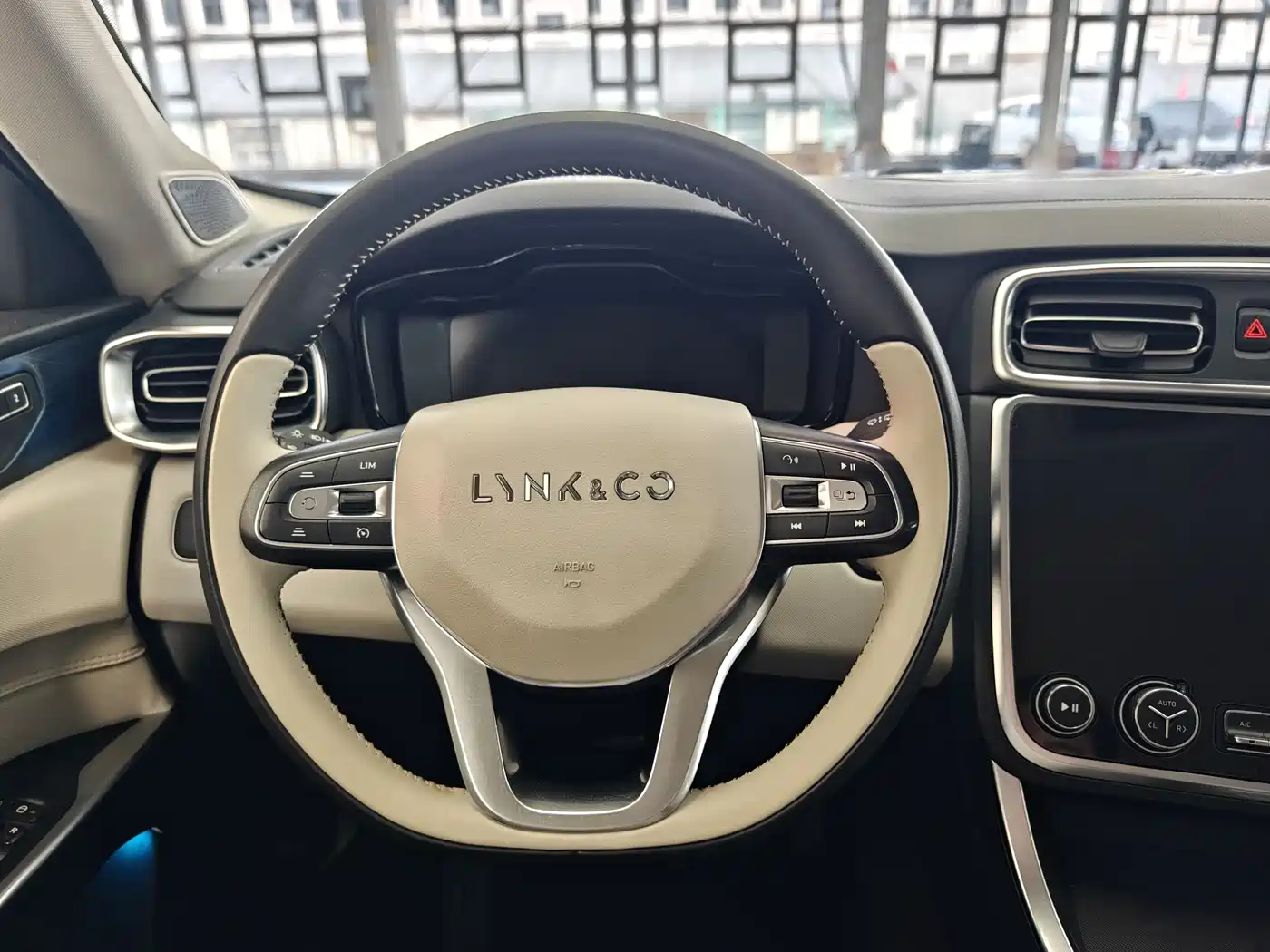 Lynk & Co 01 2019 2.0T 2WD Pro Edition China V фото 12