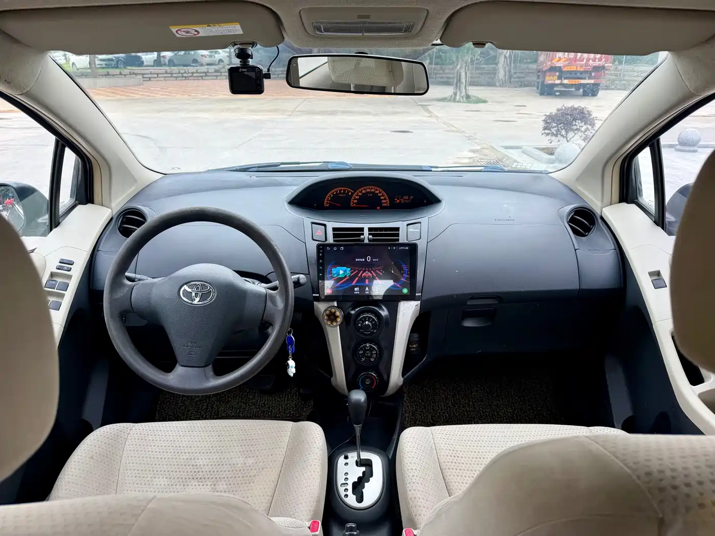 Toyota Yaris 2011 1.6E Auto Charm Edition фото 10