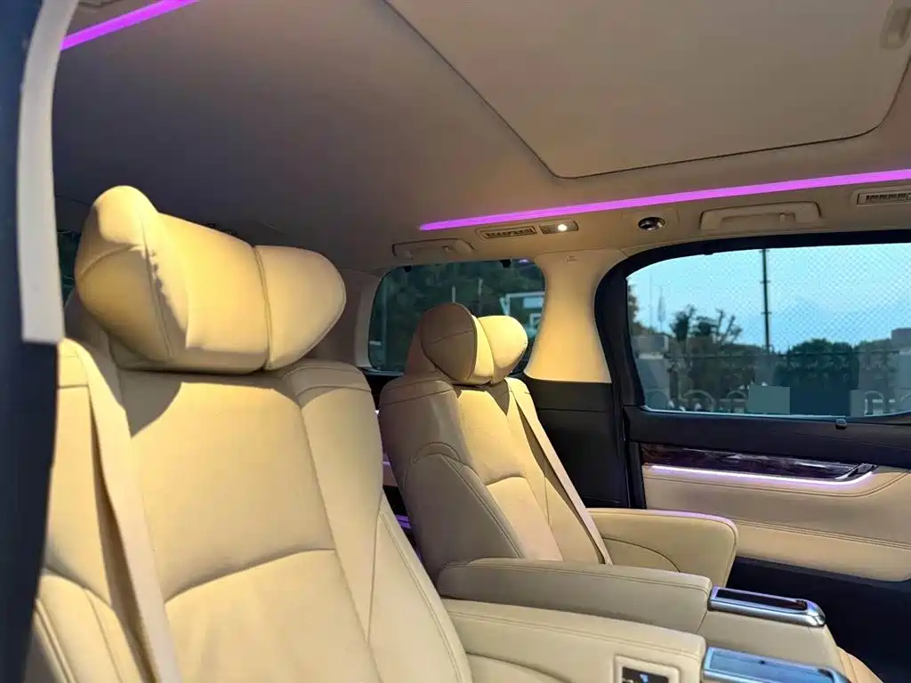 Toyota Alphard 2021 Hybrid 2.5L Luxury фото 10
