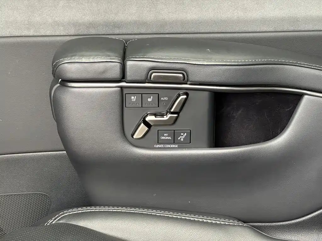 Lexus LM 2024 2023 500h 6-Seater Prestige Edition