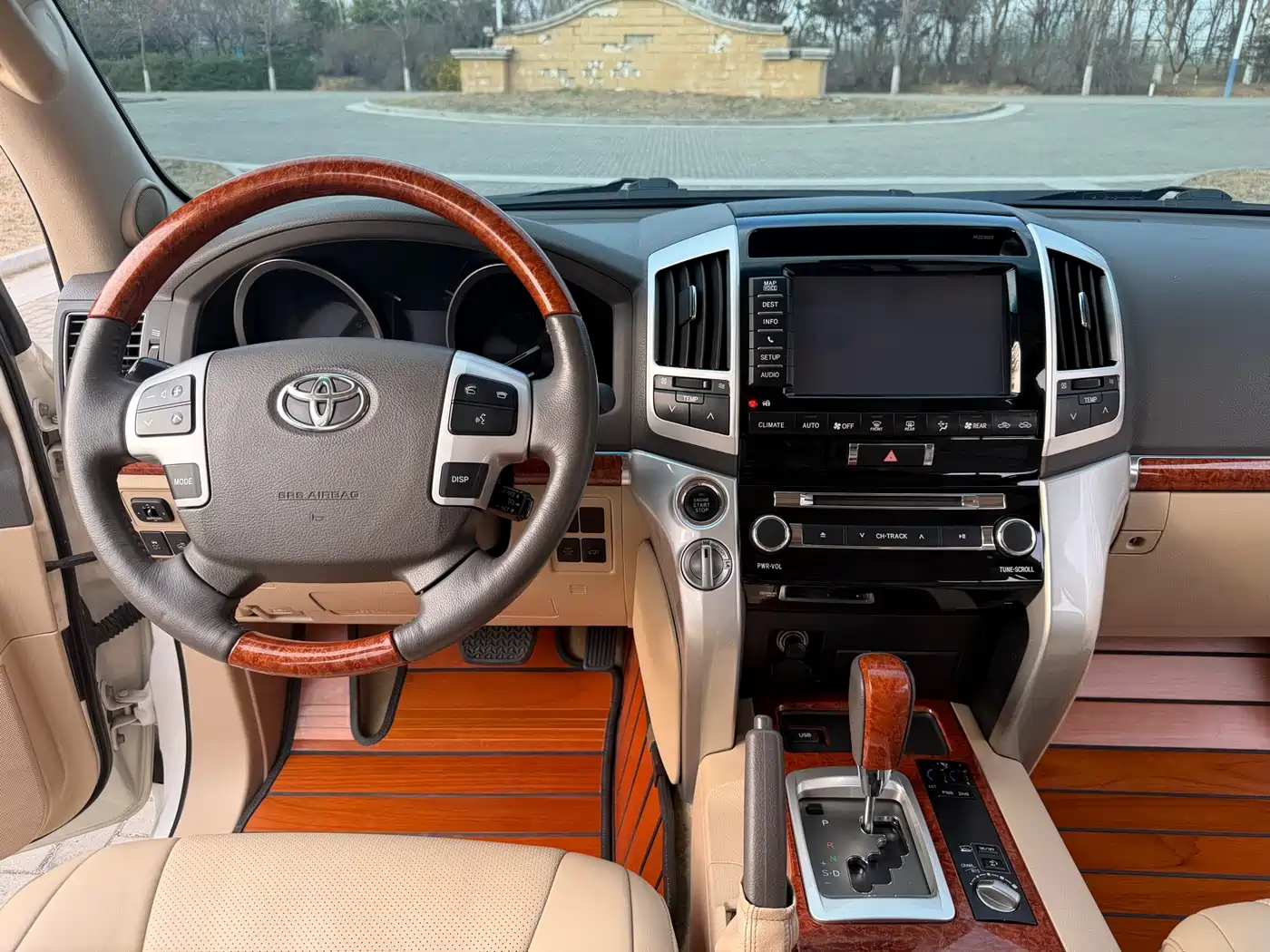 Toyota Land Cruiser 2012 4.6L Automatic VX-R фото 21