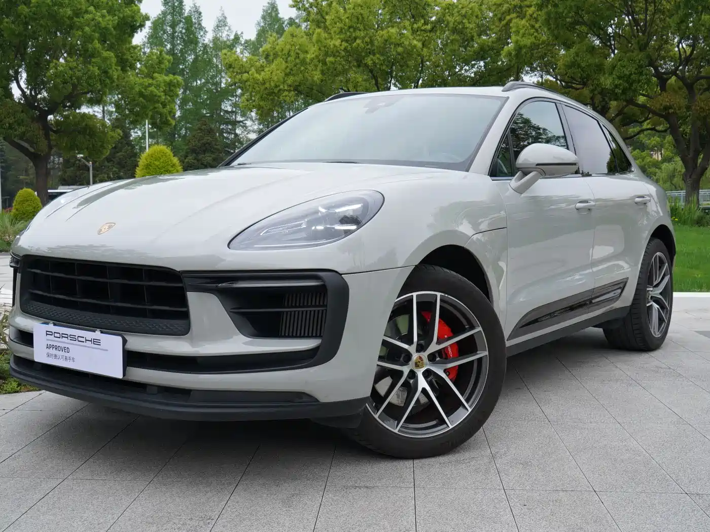 PORSCHE MACAN